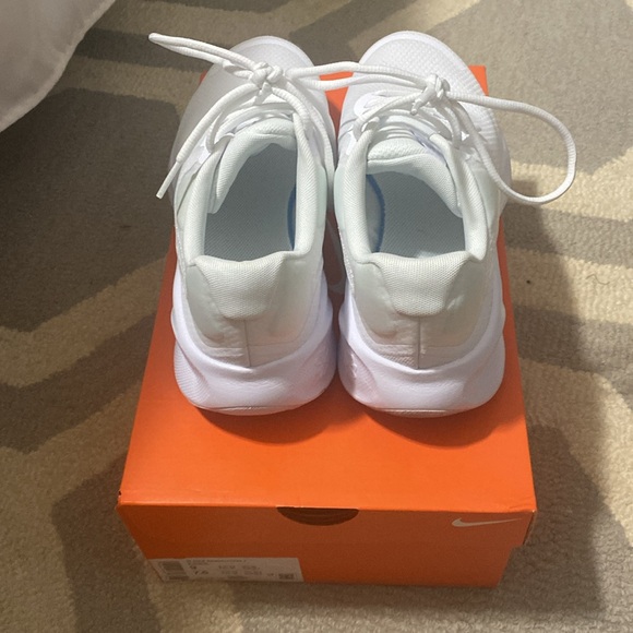 Women’s Nike Revolution 7 sneakers - Picture 3 of 6